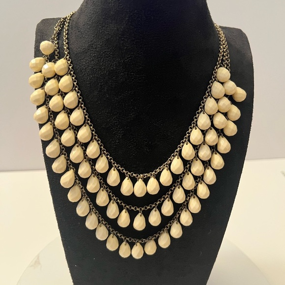 Elegant Cream Layered Necklace - Picture 1 of 4